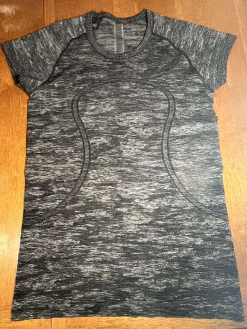Lululemon Dark Gray/White Swiftly Tech Short Sleeve Crew Size 10 #2110